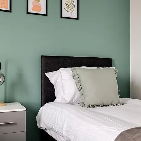 Stunning 2 Bed With Free Parking Close To Cc * Manchester