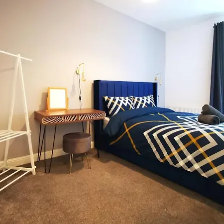 The Mellor - With Free Parking - 5 Minutes Drive To Coop Live Arena, Etihad Stadium & Centre Vakantiehuis