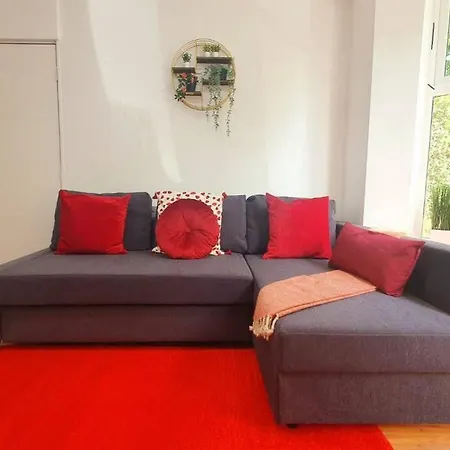Beautiful And Spacious Apartment: 3 Beds & 2 Bath - Newly Renovated ,open-plan Kitchen/living * Manchester