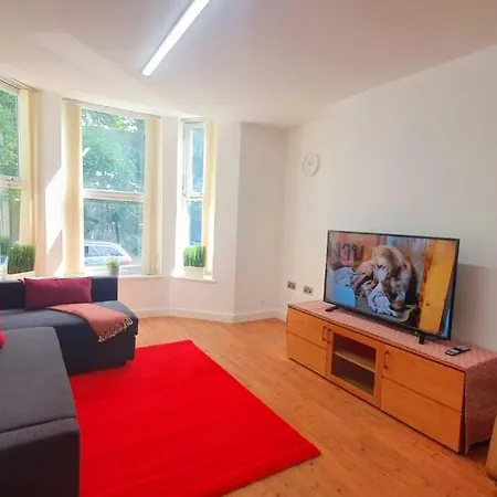 Apartment Beautiful And Spacious Apartment: 3 Beds & 2 Bath - Newly Renovated ,open-plan Kitchen/living *