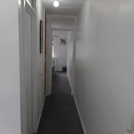 Apartment Entire Rental, Easy Reach To Etihad Stadium *