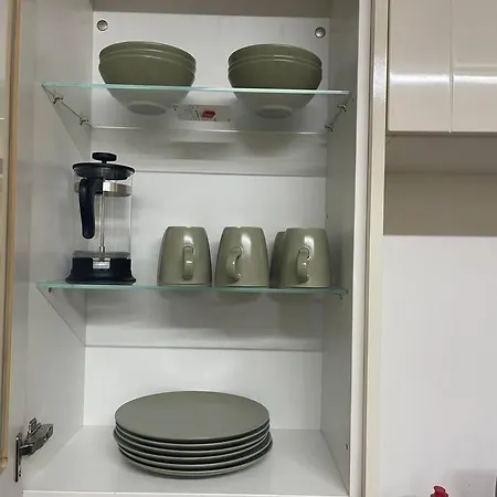 Beautiful And Spacious Apartment: 3 Beds & 2 Bath - Newly Renovated ,open-plan Kitchen/living *