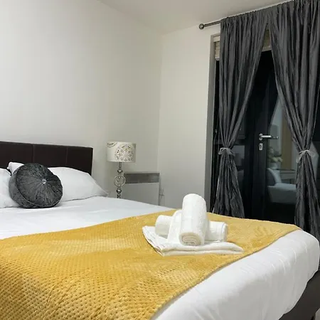 Wharf Premier - Free Private Parking Manchester