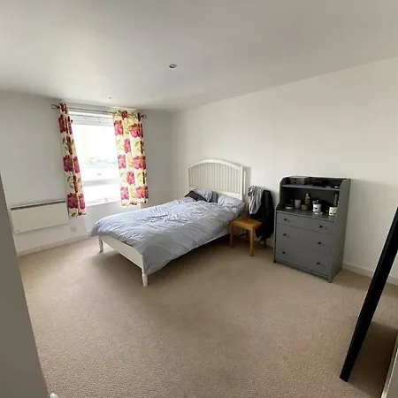 Lägenhet Huge 2 Bed, 2 Bathroom Appt With Free Parking *