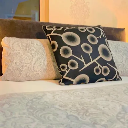 Old Trafford Apartment