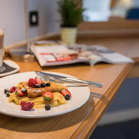 Hotel Manchester West By Ihg 3*