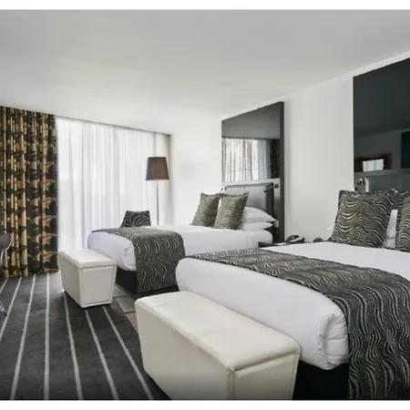 Отель Crowne Plaza Centre By Ihg 4*