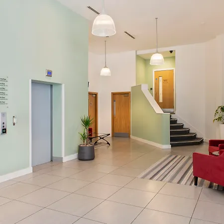Cove Minshull Street 4*