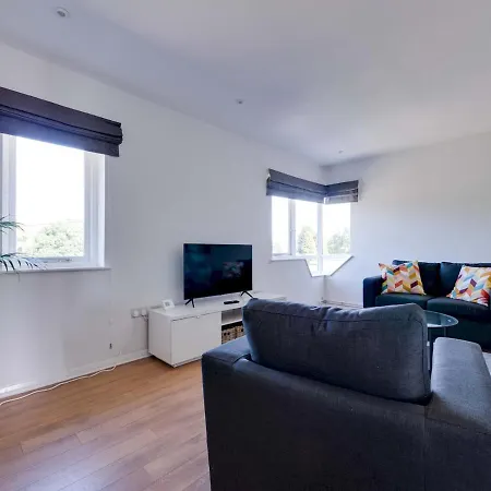 Pass The Keys Lovely 3 Bedroom Golf Club And Parking *