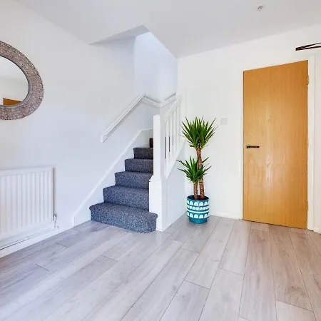 Pass The Keys Lovely 3 Bedroom Golf Club And Parking * מנצ'סטר