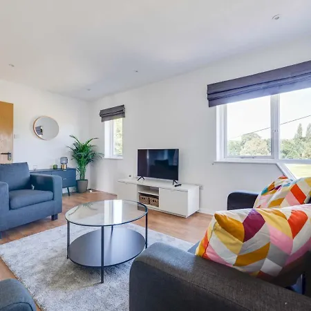 Pass The Keys Lovely 3 Bedroom Golf Club And Parking