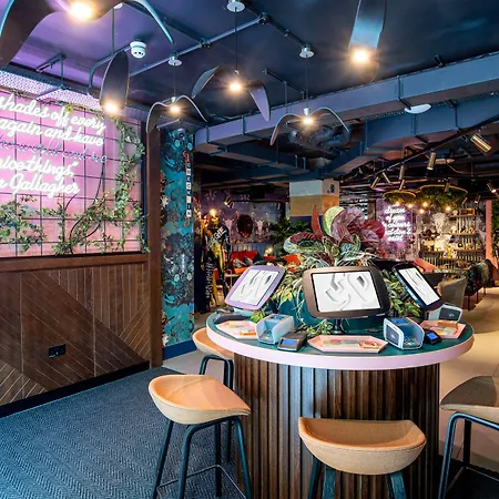 Yotel Deansgate Манчестер