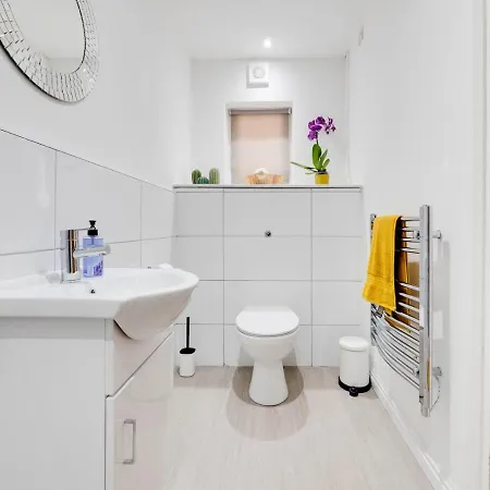 Pass The Keys Lovely 3 Bedroom Golf Club And Parking בית נופש מנצ'סטר