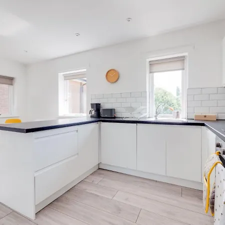 Pass The Keys Lovely 3 Bedroom Golf Club And Parking * מנצ'סטר