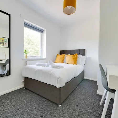 Pass The Keys Lovely 3 Bedroom Golf Club And Parking Manchester