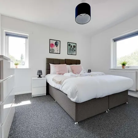 Pass The Keys Lovely 3 Bedroom Golf Club And Parking Holiday home *