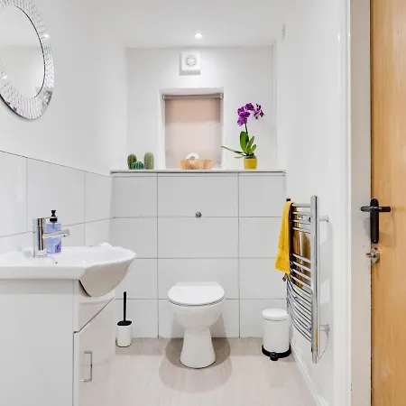 Pass The Keys Lovely 3 Bedroom Golf Club And Parking