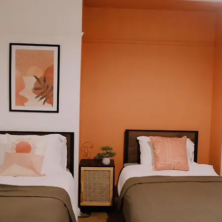 Bee - Byron House * 曼彻斯特