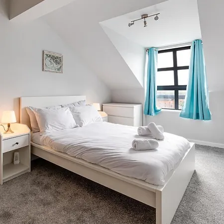 Large 2 Bed 2 Bath