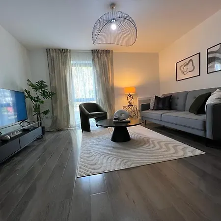 Stunning Centre From Apartment *