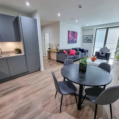 4 Bed Townhouse Free Parking Piccadilly *