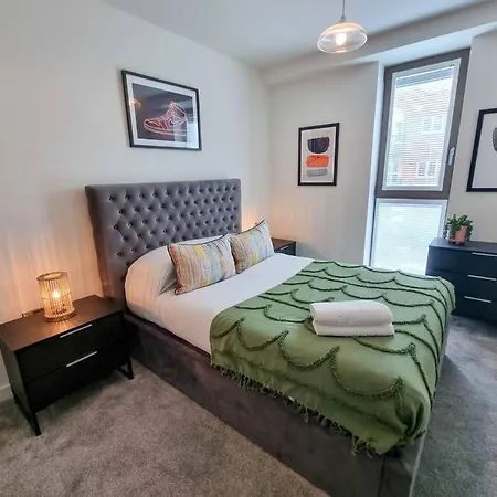 4 Bed Townhouse Free Parking Piccadilly