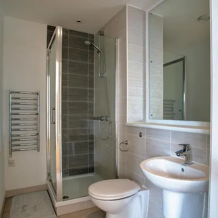 Lovely 2-bed In With Parking