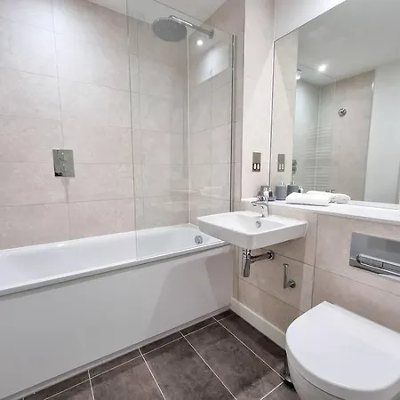 Luxury Centre Townhouse With Parking * Manchester