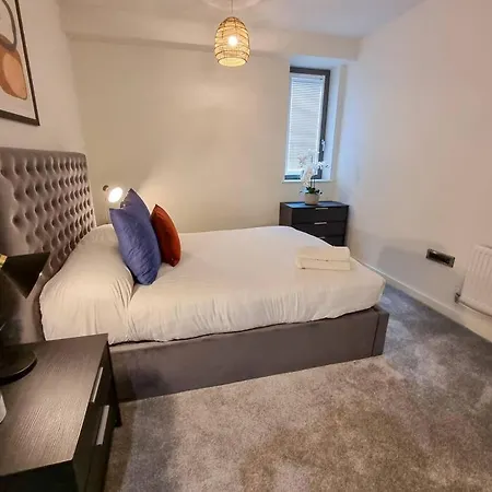 4 Bed Townhouse Free Parking Piccadilly *