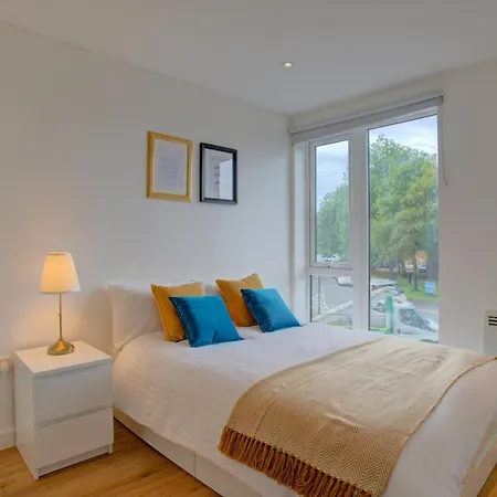 アパート Lovely 2-bed In With Parking