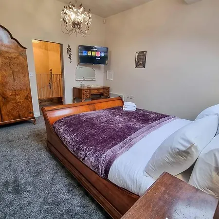 1 Bed Prestwich Duplex Free Parking *