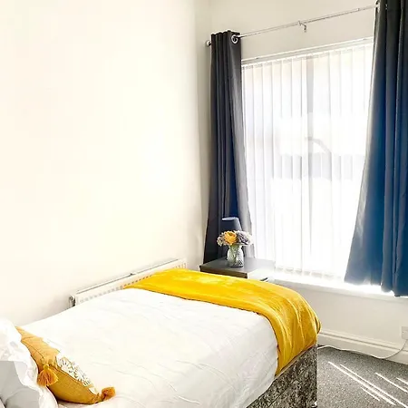 Сasa de vacaciones Cosy Cheerful 2 Bedrooms Near Piccadilly, Etihad Stadium Sleeps Up To 5 *