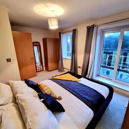 Luxury 2-bedroom Service With Balcony *