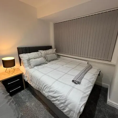 Droylsden * Manchester