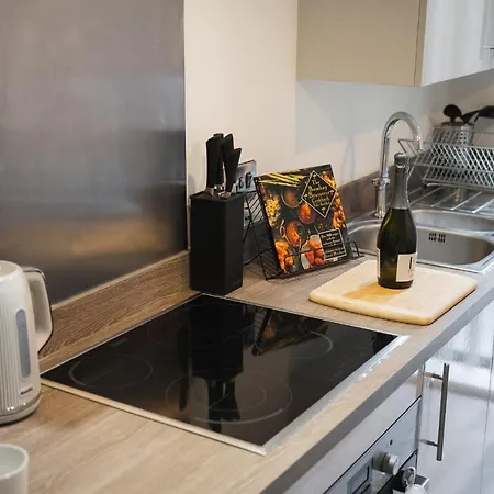 Apartmán Modern 1-bed - Centre - Free Wi-fi - New - *