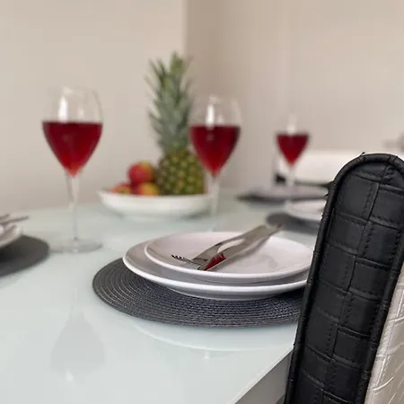 Cosy Cheerful 2 Bedrooms Near Piccadilly, Etihad Stadium Sleeps Up To 5 Mánchester