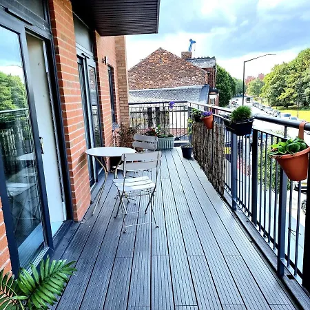 Apartment Luxury 2-bedroom Service With Balcony