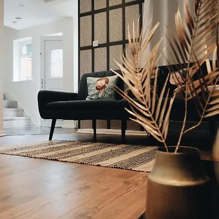 Bee - Byron House 펜션
