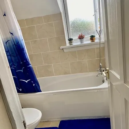 Modern, Spacious And Comfortable 3 Bedroom Home. Appartement Manchester