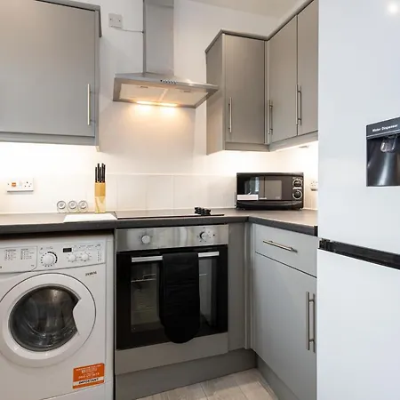 Pillo Serviced - Trafford Manchester