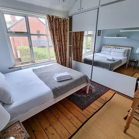 3-bedroom House In Chorlton Full Of Character Holiday home Manchester