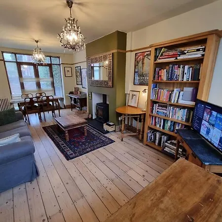 3-bedroom House In Chorlton Full Of Character Holiday home Manchester