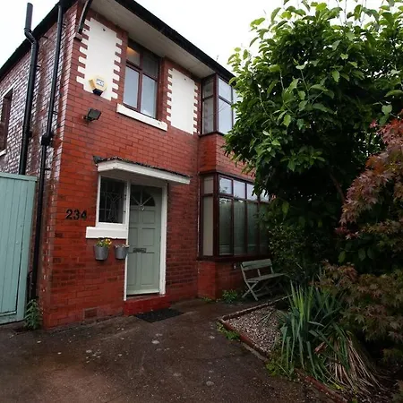 3-bedroom House In Chorlton Full Of Character Holiday home *
