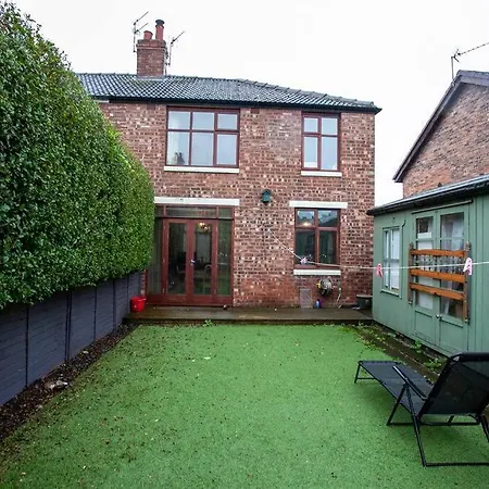 3-bedroom House In Chorlton Full Of Character Holiday home