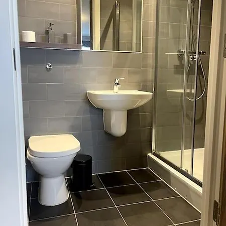 Lovely 2-bedroom With Balcony Daire Manchester