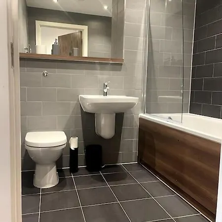 Daire Lovely 2-bedroom With Balcony *
