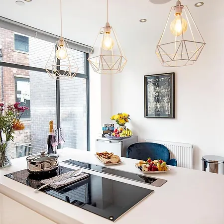 Апартаменты Huge City Centre Townhouse With Roof Terrace *