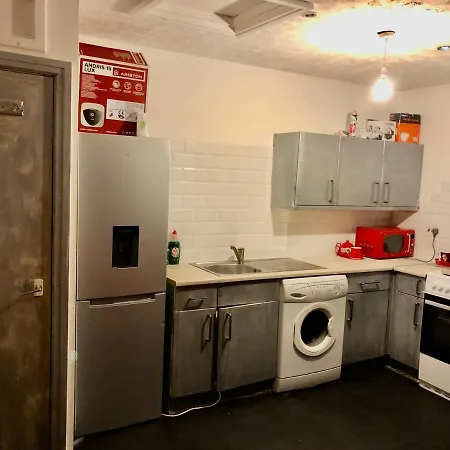 아파트 Lovely 2 Bedroom Flat Near And Train Station 맨체스터