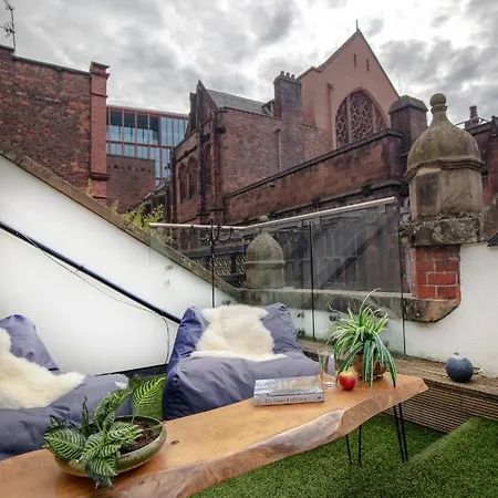 Апартаменты Huge City Centre Townhouse With Roof Terrace