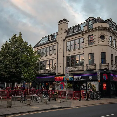 Huge City Centre Townhouse With Roof Terrace *